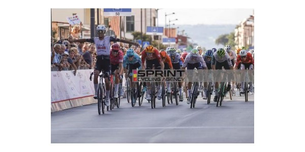 L'addio di un veterano, il preludio di una leggenda: l'eredità sotto la maglia da ciclista L'addio di un veterano, il preludio di una leggenda: l'eredità sotto la maglia da ciclista